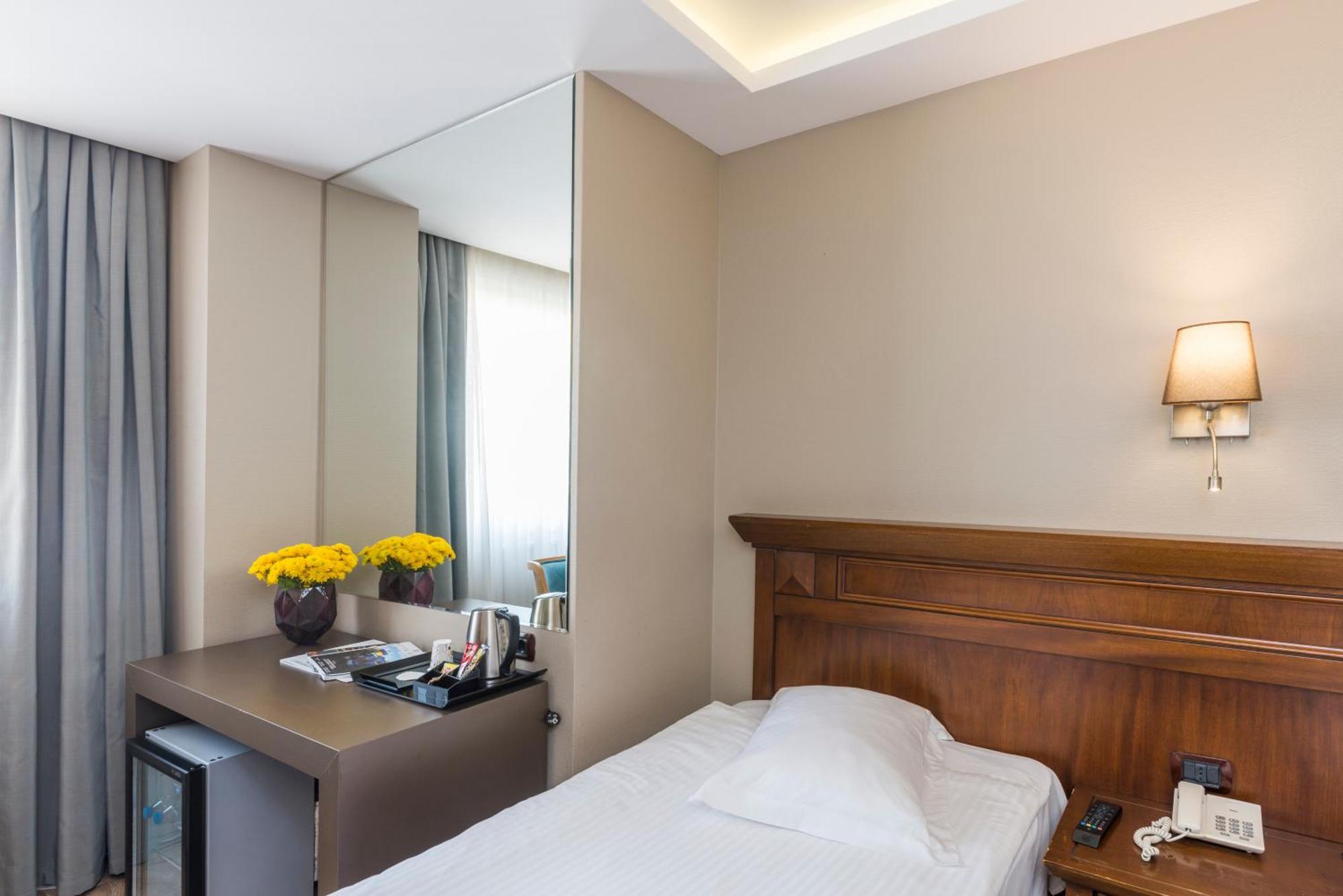 Semsan Hotel Istanbul Exterior photo